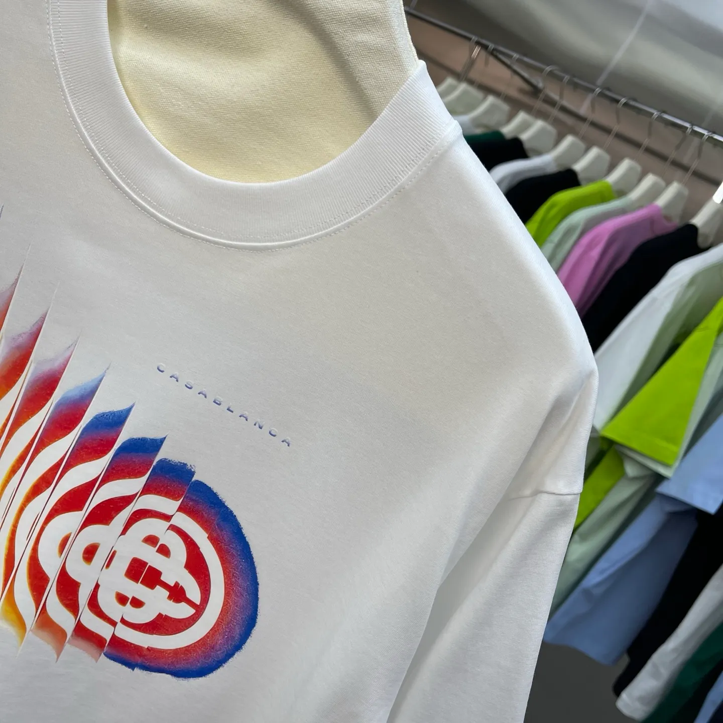 New Arrival Casablanca Casablanca Classic Series printed short-sleeved T-shirt for celebrities. It is made of Xinjiang long-staple cotton ~ grams. The color of the fabric is custom-dyed and will not shrink or fade. It feels comfortable and has a strong texture. A must-have for fashionable men and women, the Classic drop-shoulder wide version is available exclusively in In Stock! Color: White Black Royal Blue Pink Fluorescent Color (5 colors) Size: S M L XL XXL